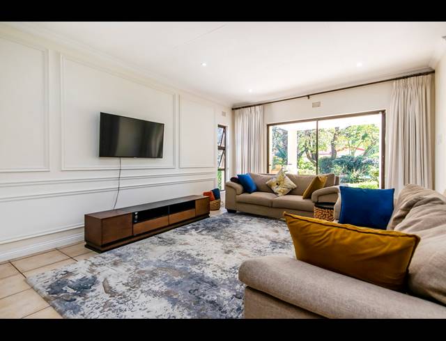 3 BEDROOM FREEHOLD RENTED IN GALLO MANOR